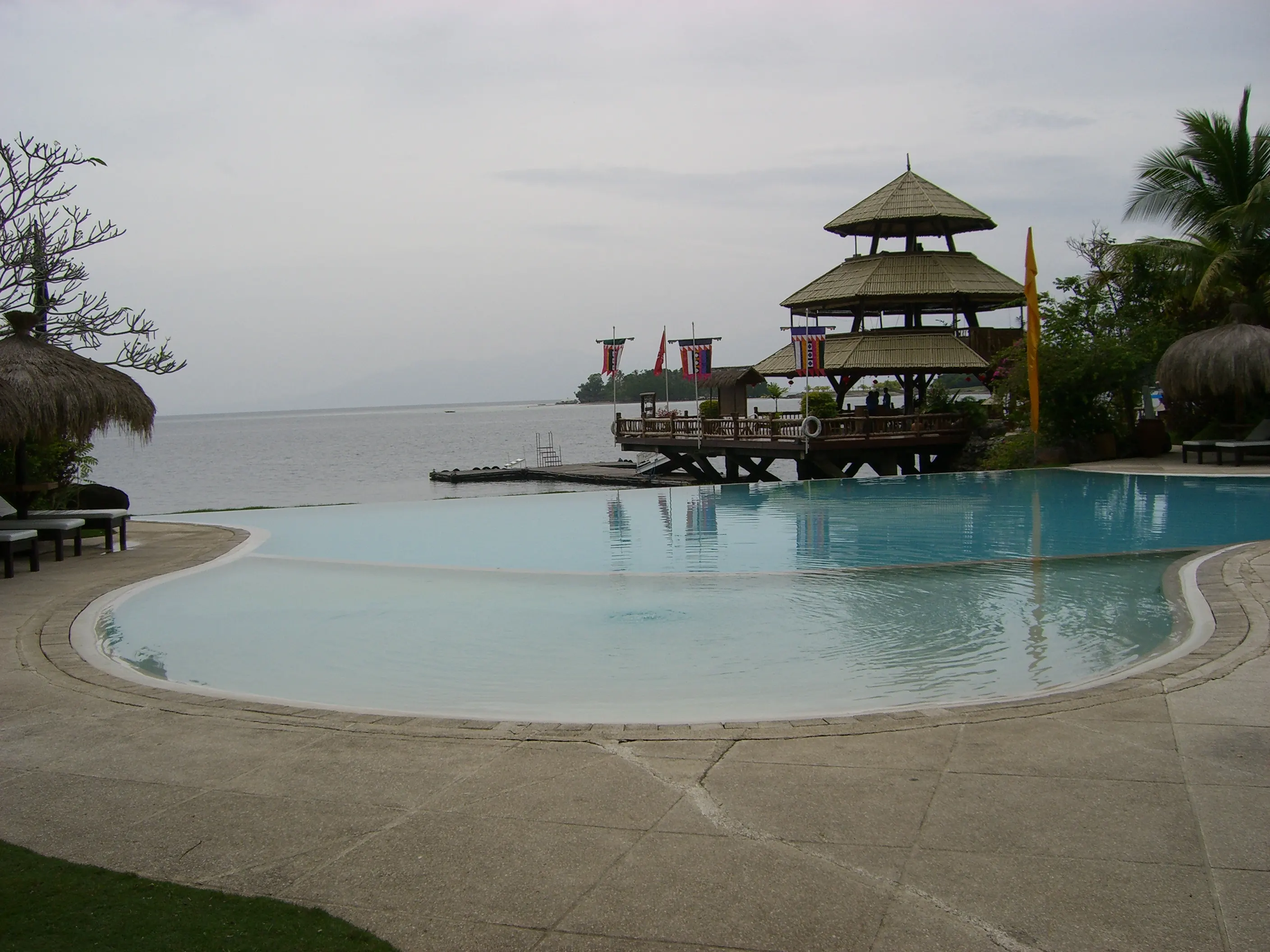 2006 Feb - Pearl Farm Beach Resort swimming pool - Samal island - Davao